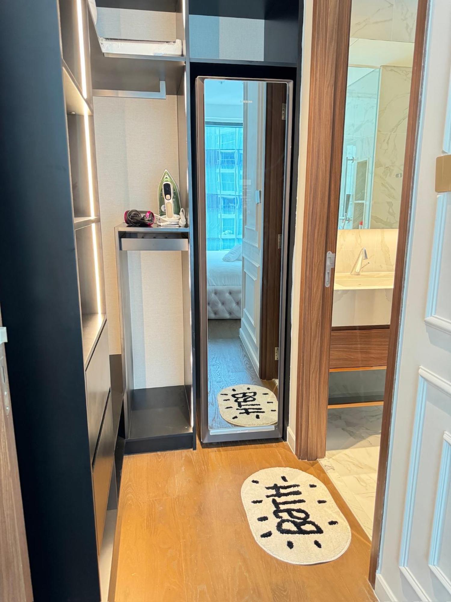 Metropole Thu Thiem - Luna - Chic, Unbeatable Location, Great Value!!! Apartment