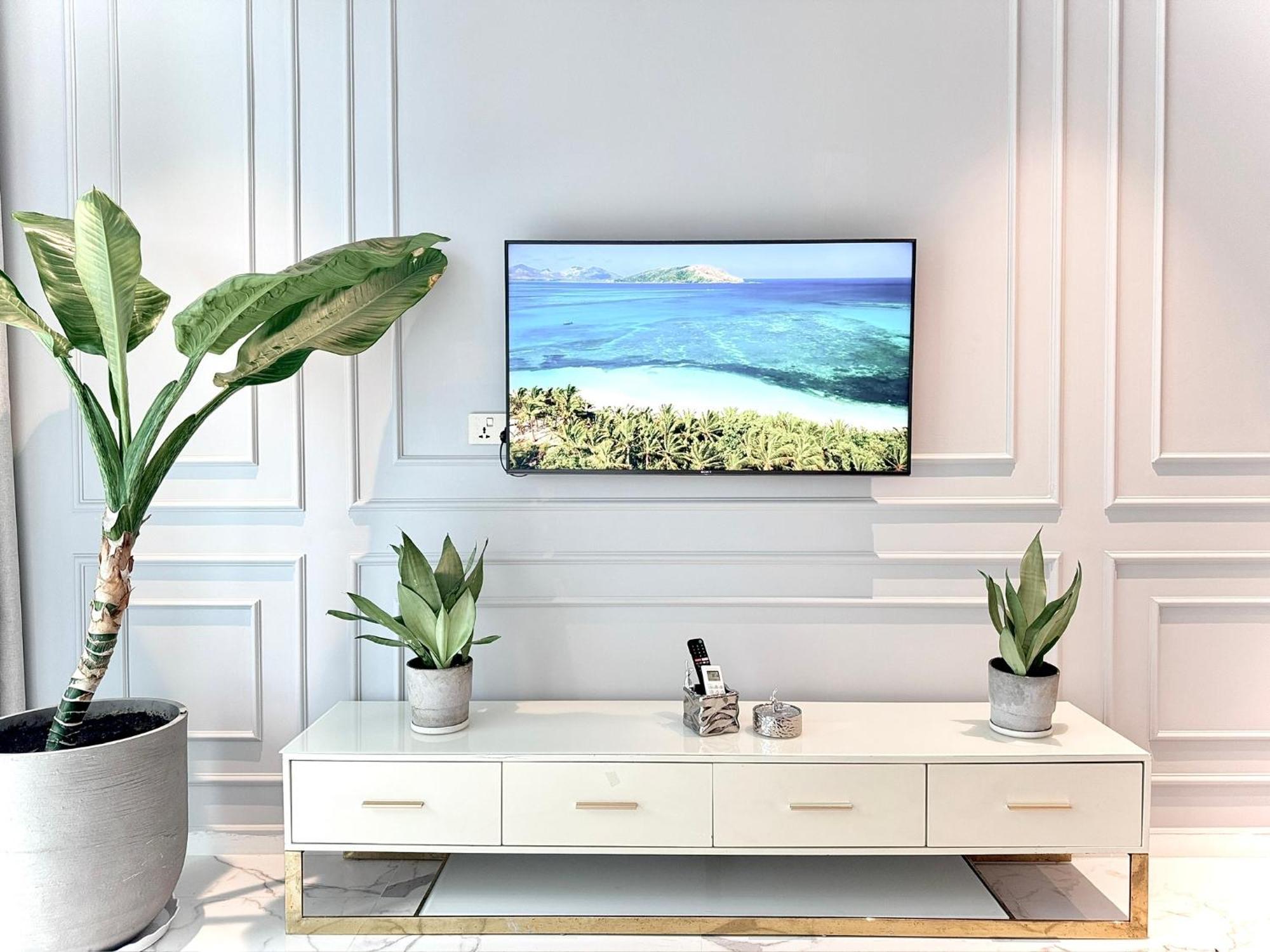 Metropole Thu Thiem - Luna - Chic, Unbeatable Location, Great Value!!! Apartment *