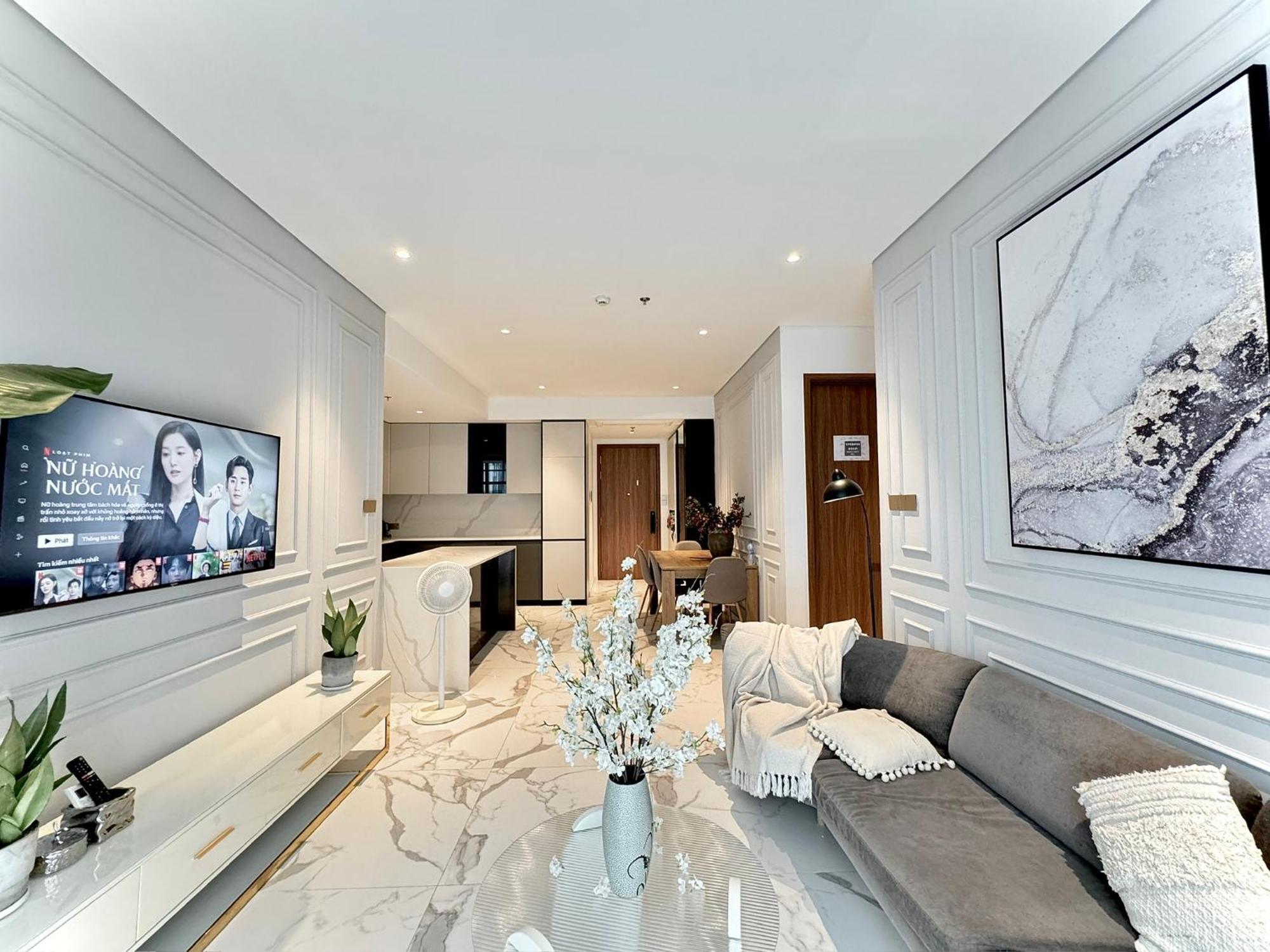 Metropole Thu Thiem - Luna - Chic, Unbeatable Location, Great Value!!! Apartment