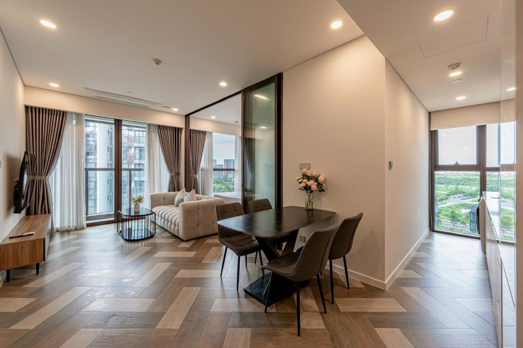 Metropole Thu Thiem - Luna - Chic, Unbeatable Location, Great Value!!! Apartment