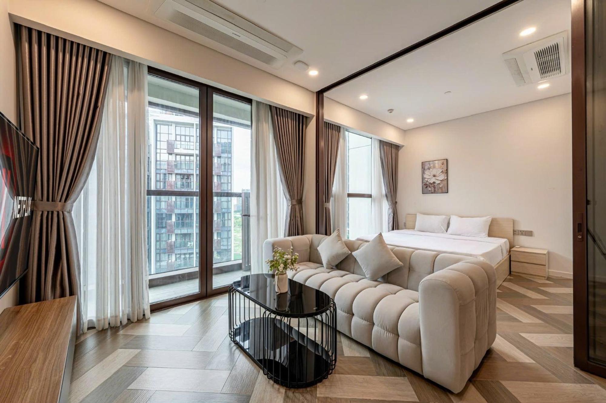 Metropole Thu Thiem - Luna - Chic, Unbeatable Location, Great Value!!! Apartment