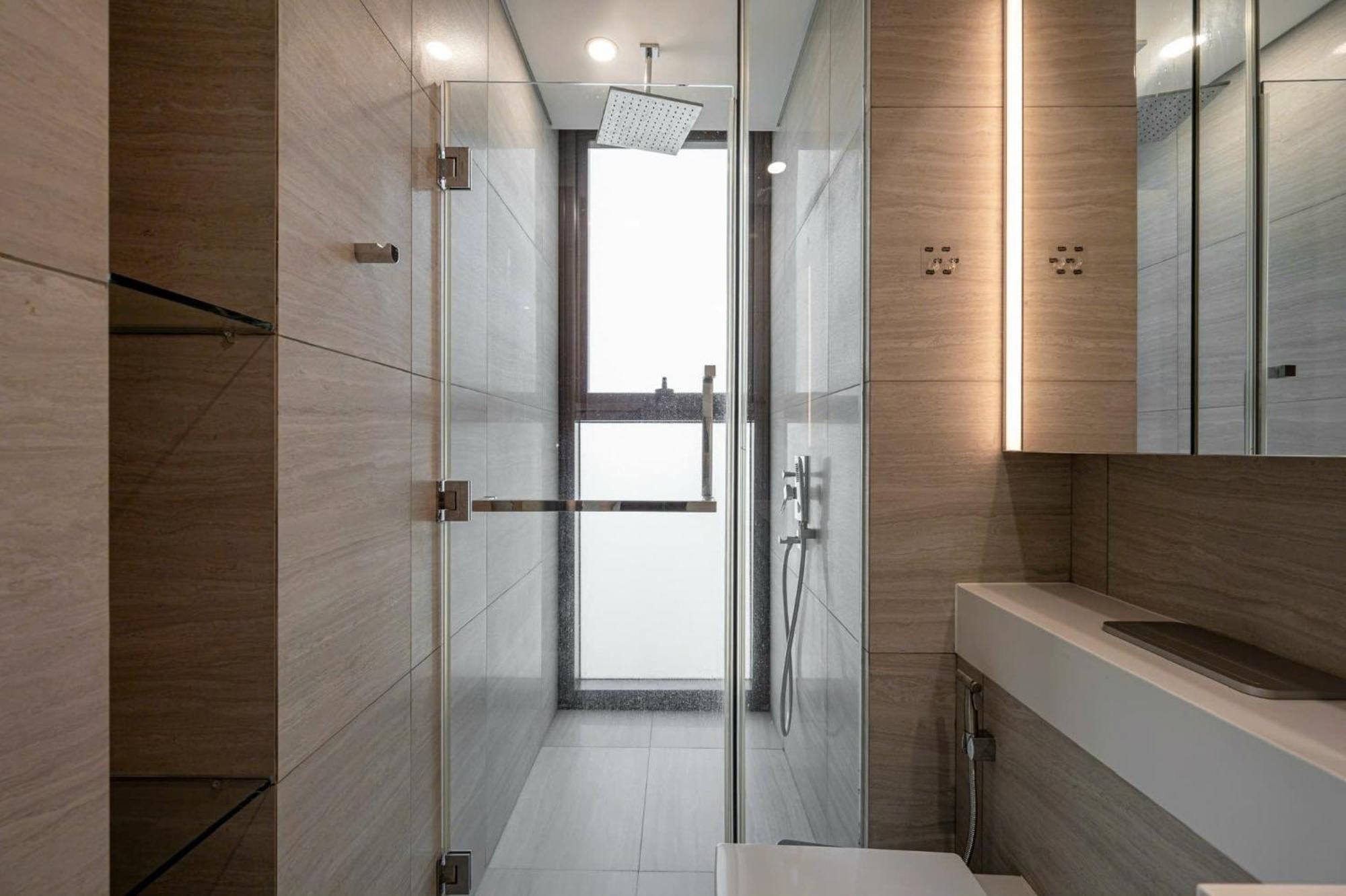 Metropole Thu Thiem - Luna - Chic, Unbeatable Location, Great Value!!! Ho Chi Minh City