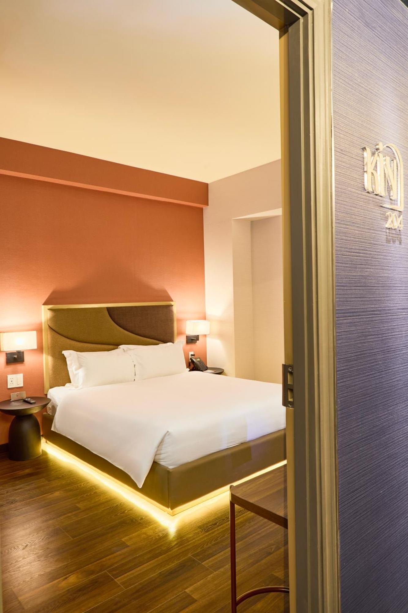 Khách sạn Cozy Midnight 4*