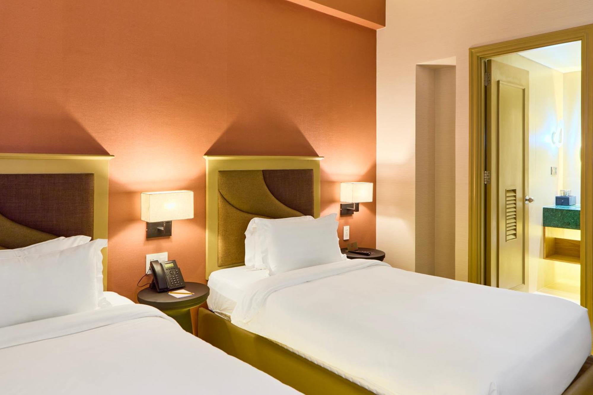 Cozy Midnight Khách sạn 4*