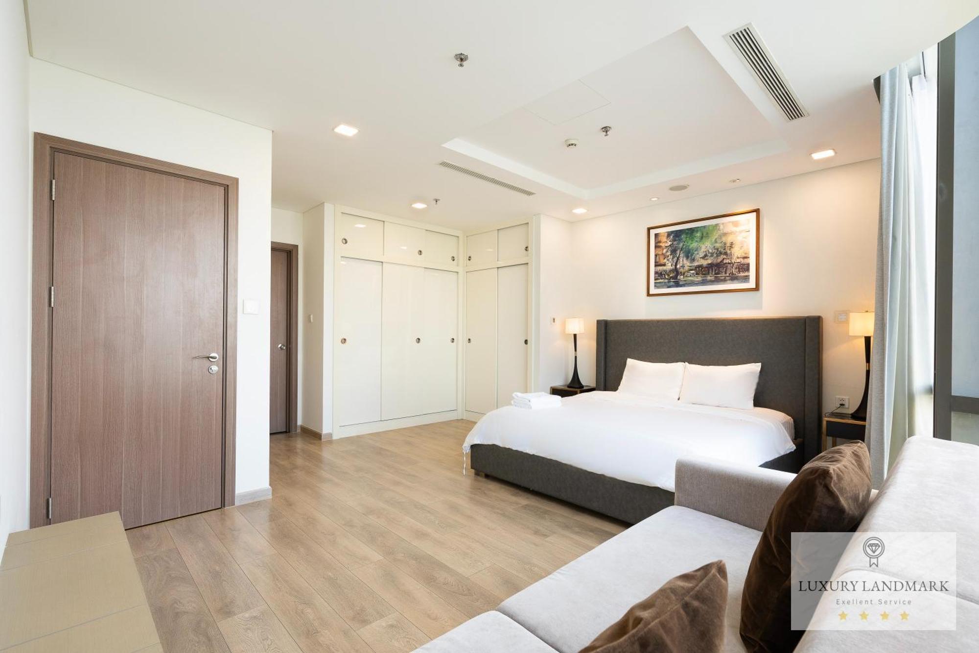 Celeste Landmark 81 Riverview Apartment *