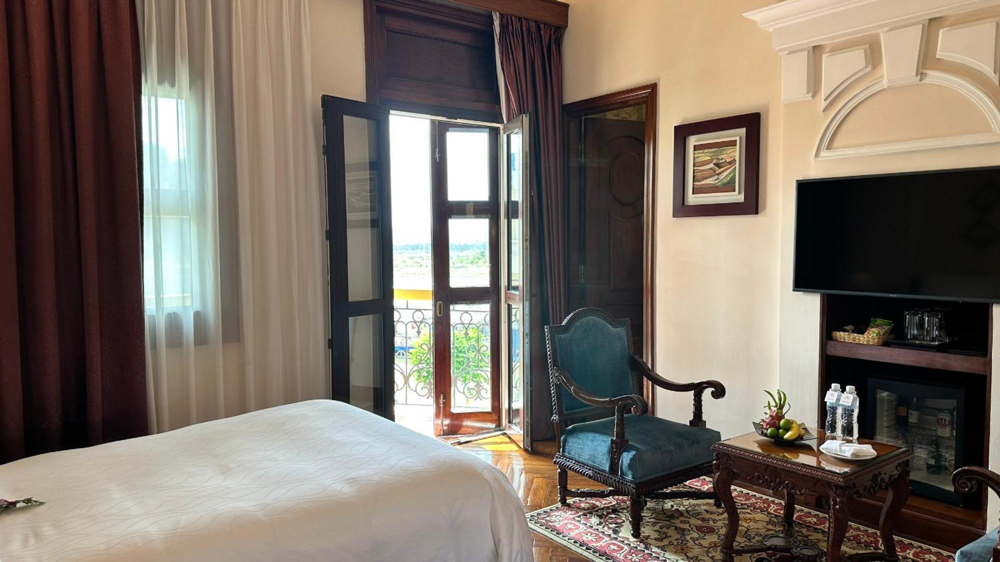 Hotel Majestic Saigon 5*