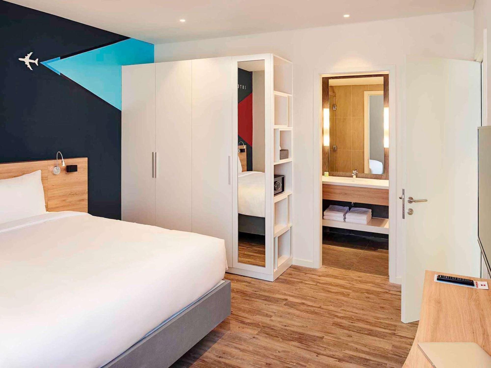 Ibis Saigon Airport Hotel 4*