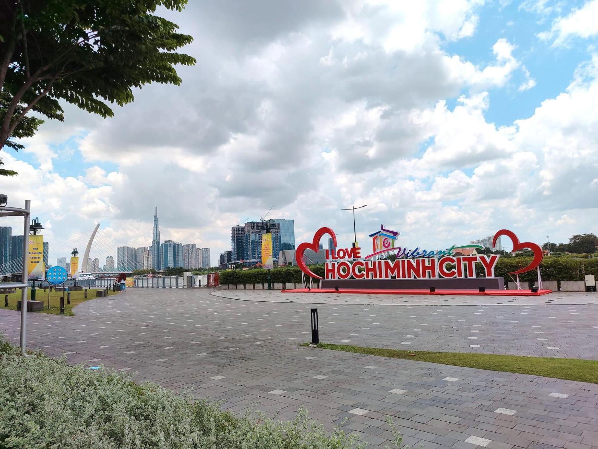 Linda Apartment-icon56-district4-3mins To Center Dtrc1- Infinity Pool- Awesome Rooftop Apartment *