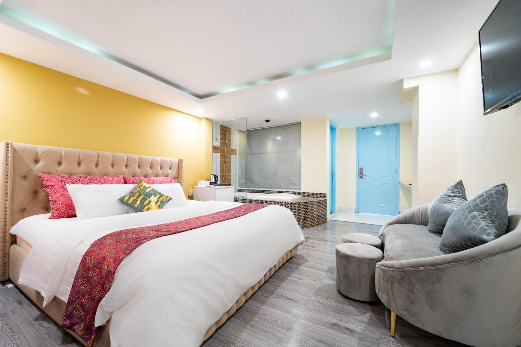 Collection O District Tan Binh Near Airport Formerly Joy Hotel Bandar Ho Chi Minh