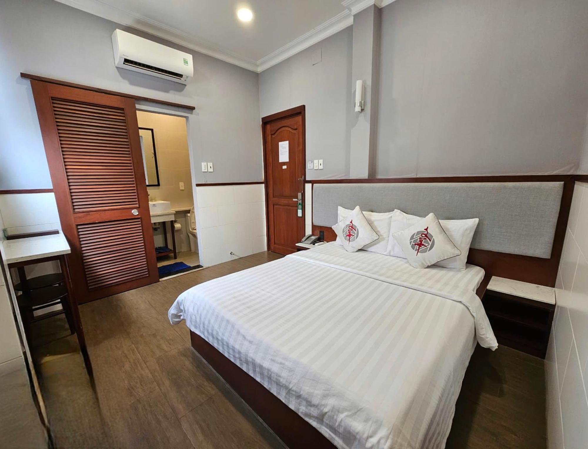 Hoa Hotel
