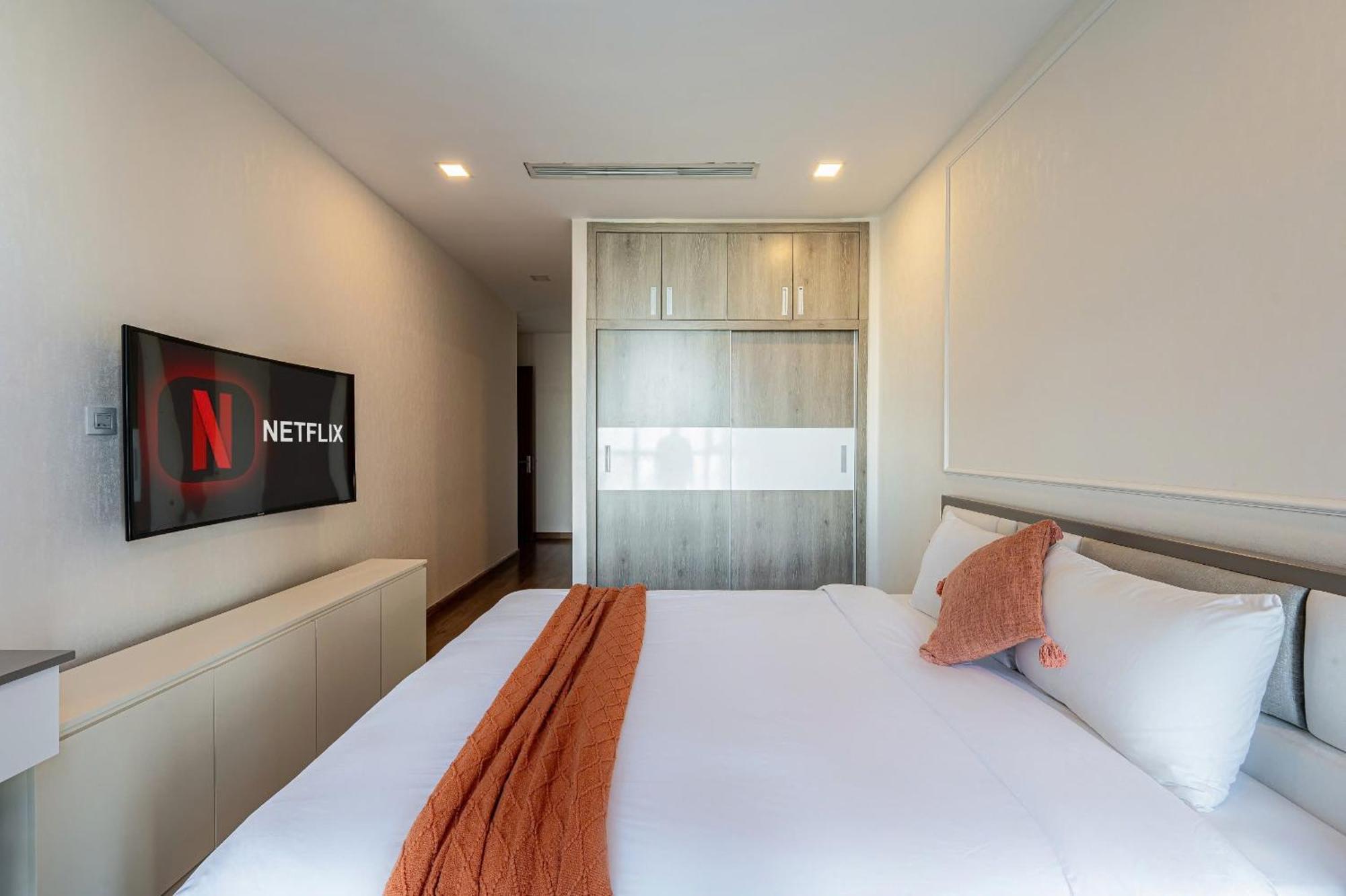 Bedrooms At Landmark - Vinhomes Apartment *