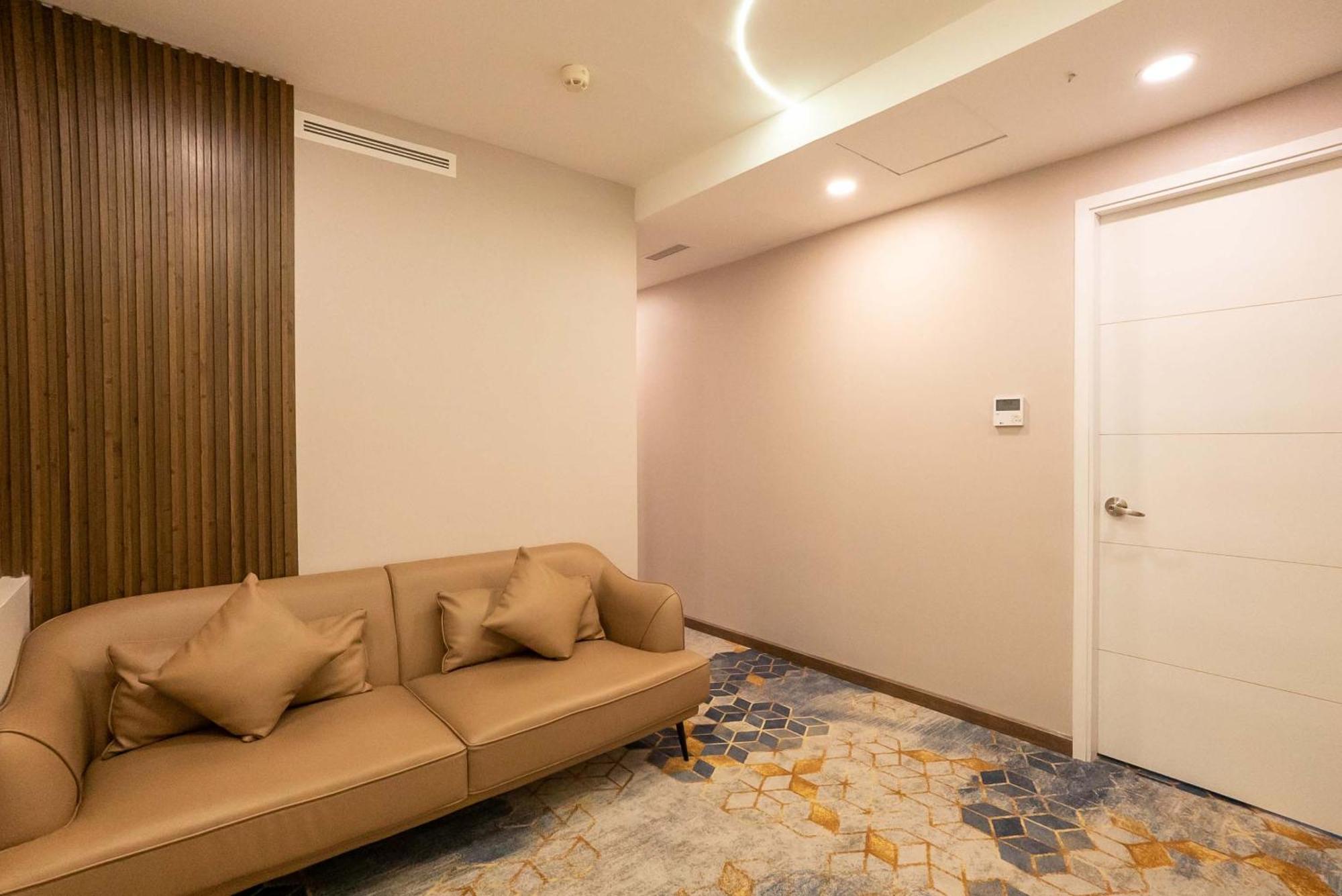 Hotel La Vela Saigon