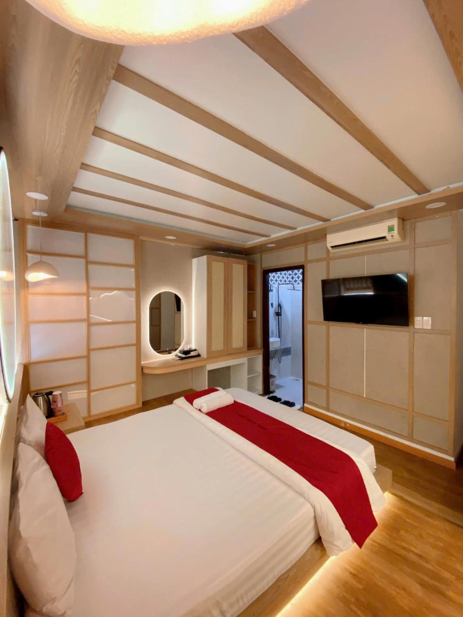 Hotel Quynh Huong Phu Nhuan *