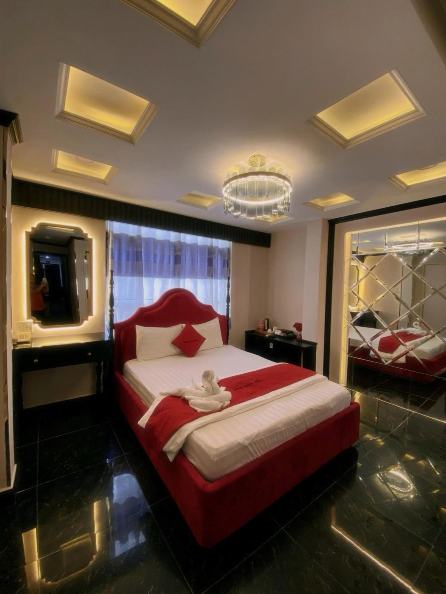 Hotel Quynh Huong Phu Nhuan *