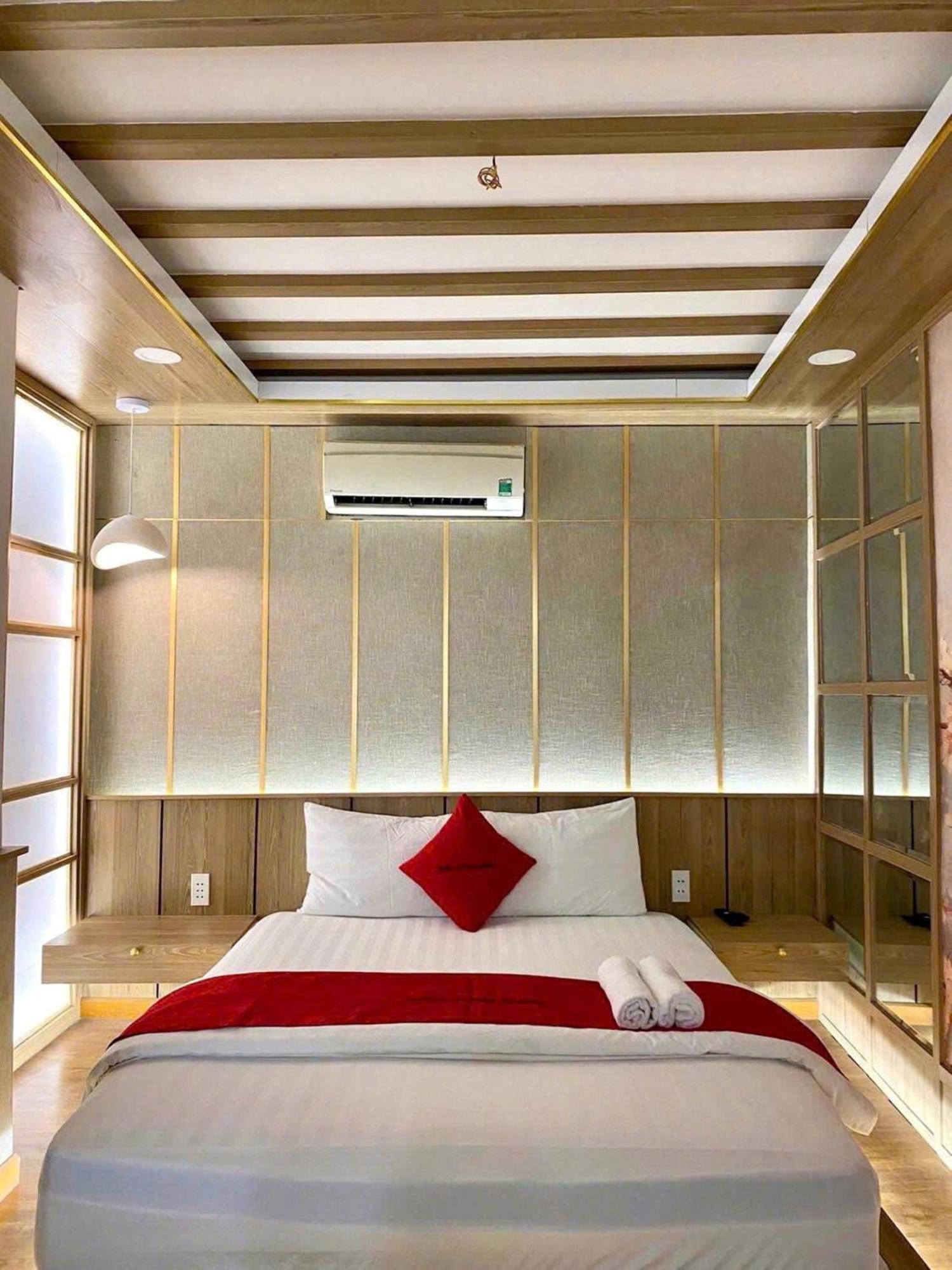 Quynh Huong Phu Nhuan Hotel