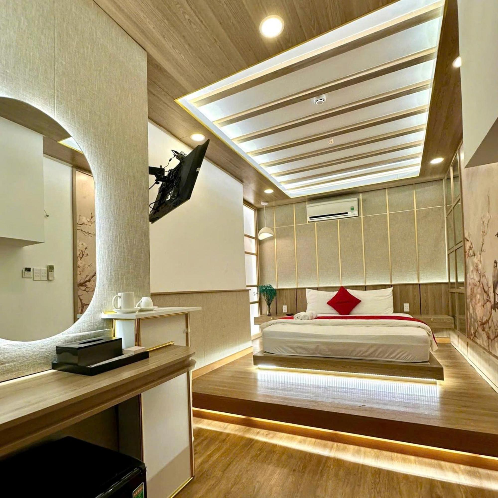Quynh Huong Phu Nhuan Hotel