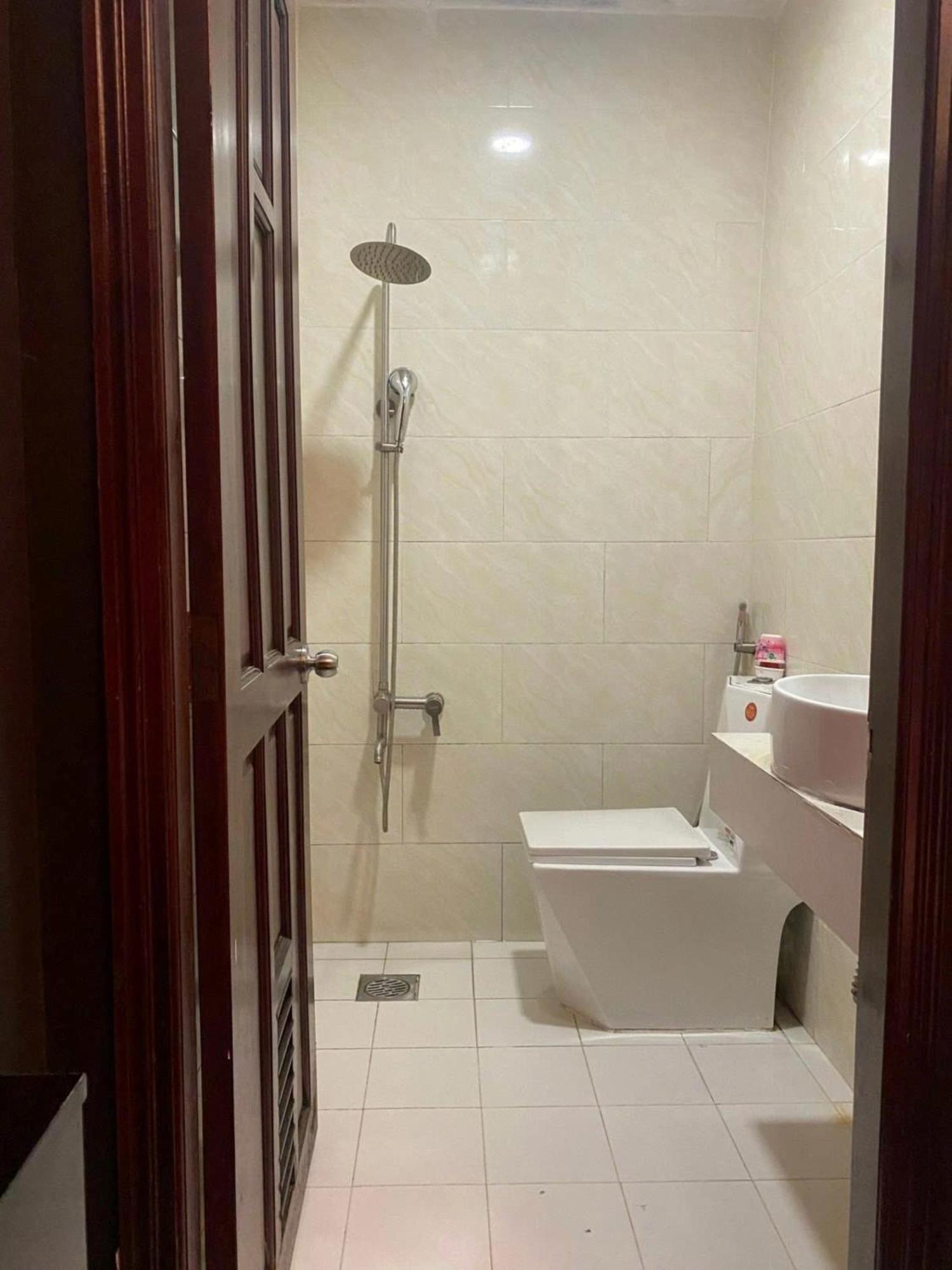 Quynh Huong Phu Nhuan Hotel
