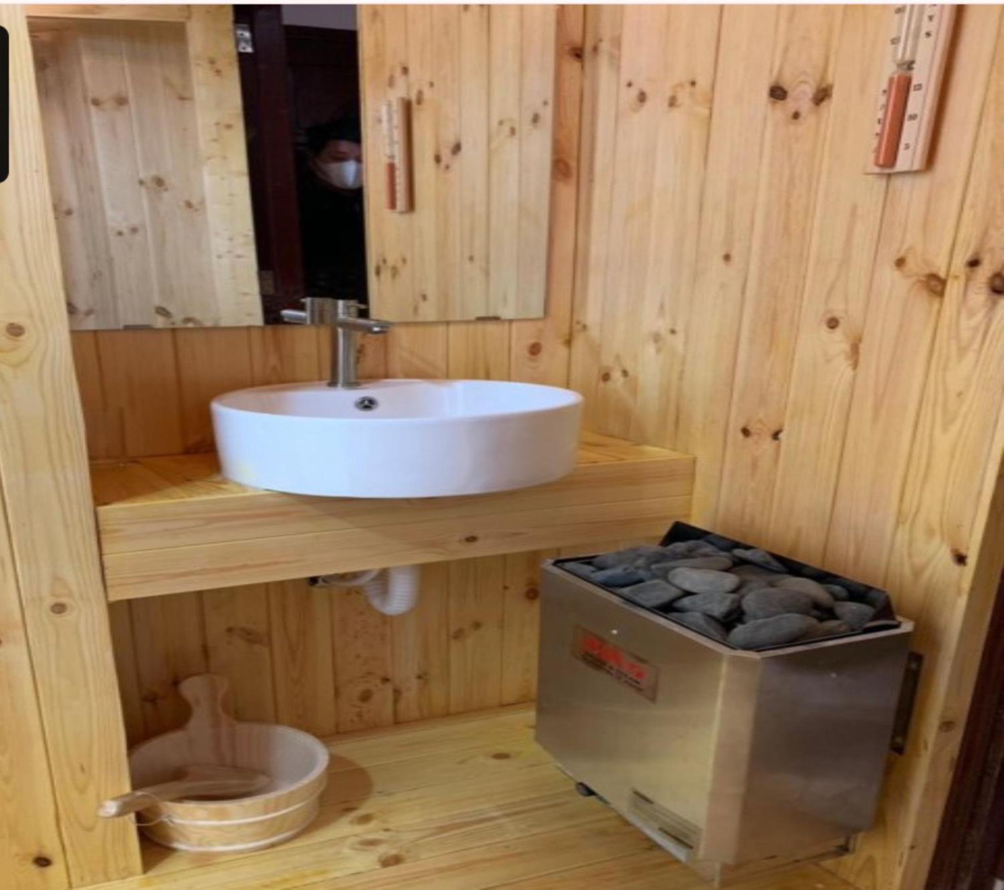 Hotel Quynh Huong Phu Nhuan *