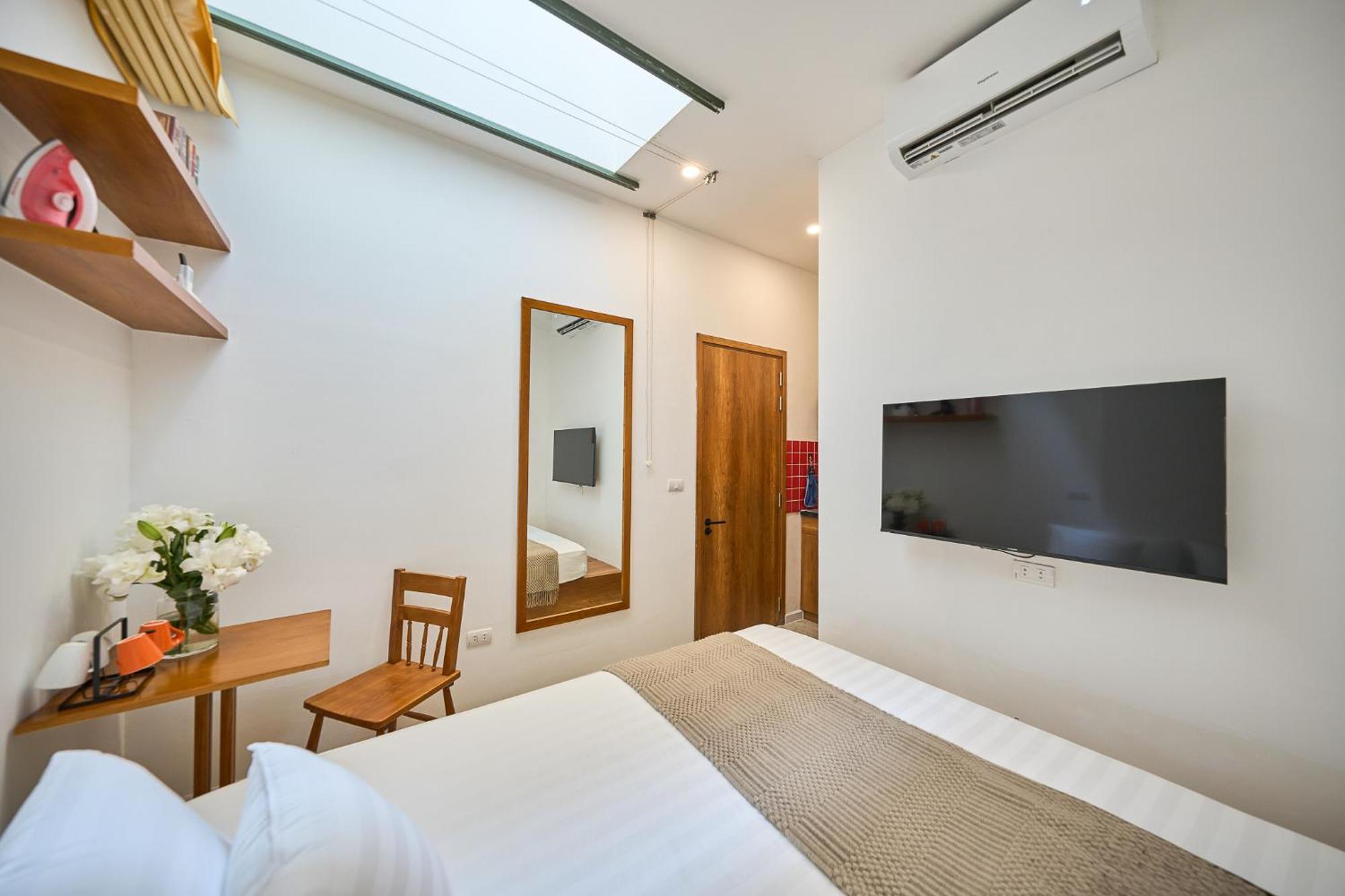 Horizon Bui Vien Retreat - Exclusive Rooftop & Poolside Relaxation Apartment