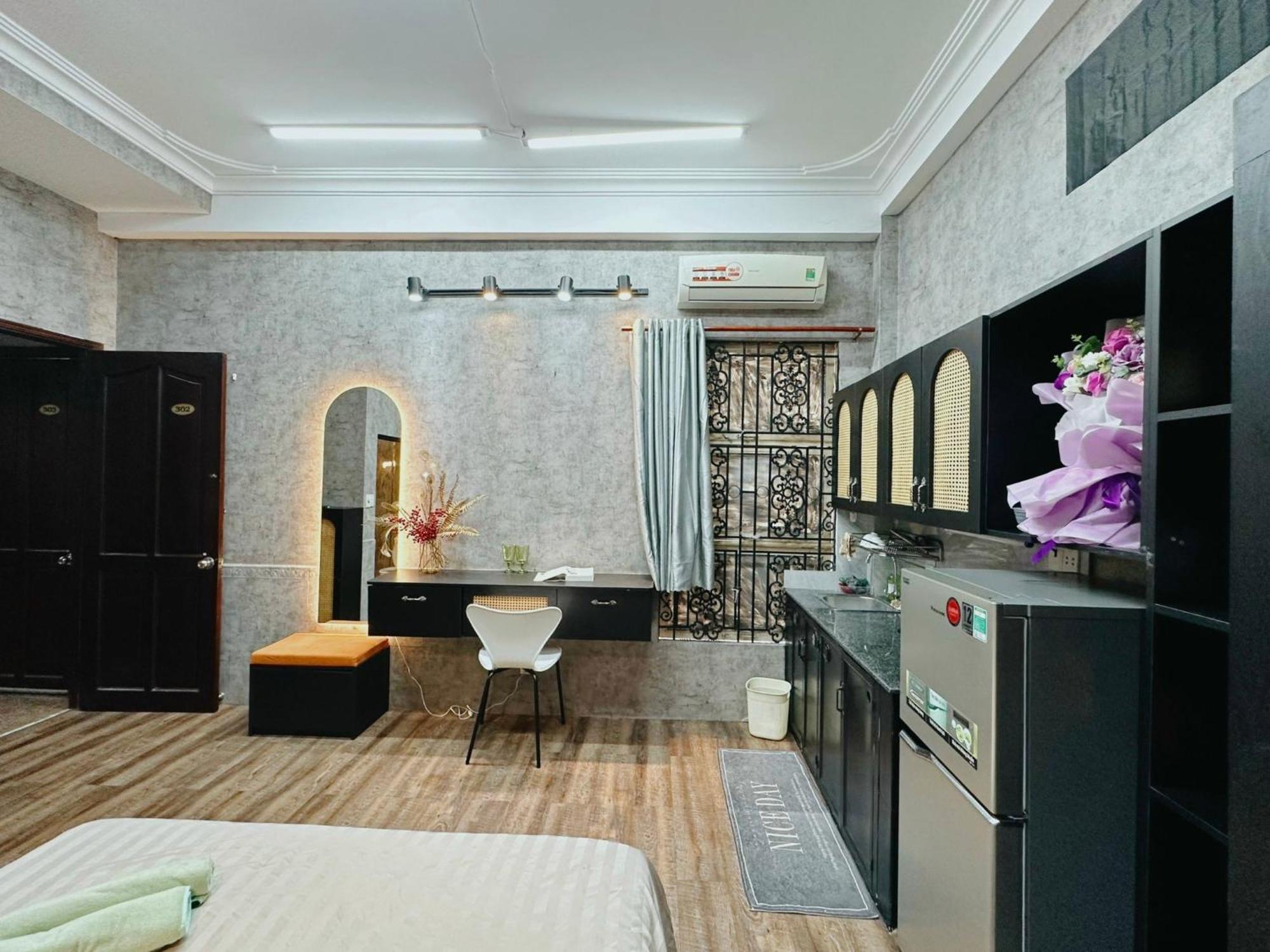 17c Dang Ngu 102 Guest house *