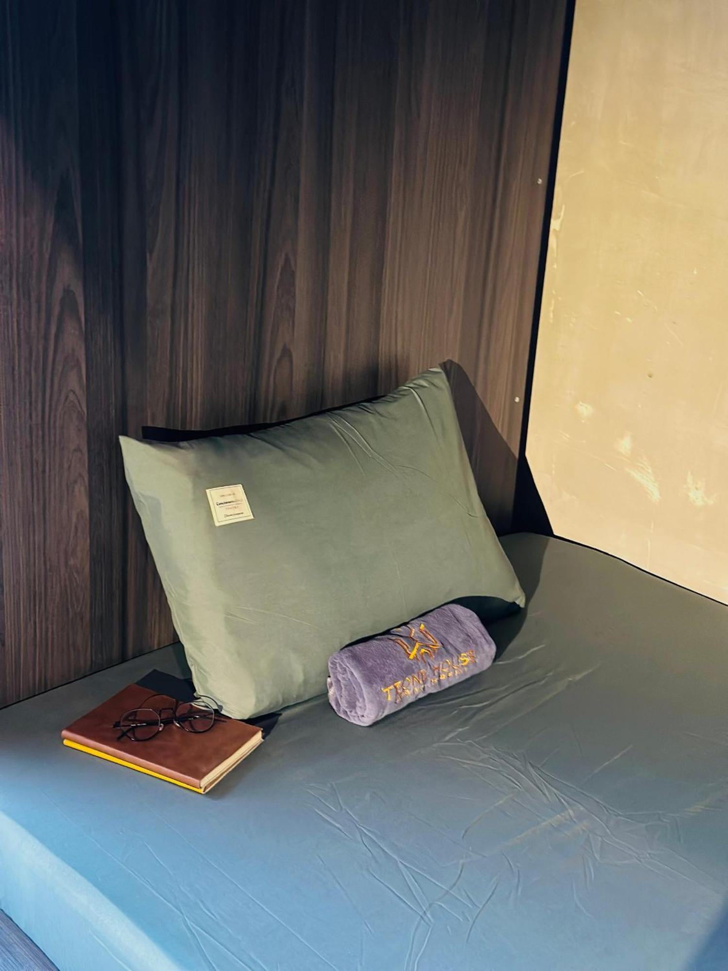 Hotel kapsul T Zone - Quiet Place, Near China Town,ho Thi Ky Street Food,cafe,beer *