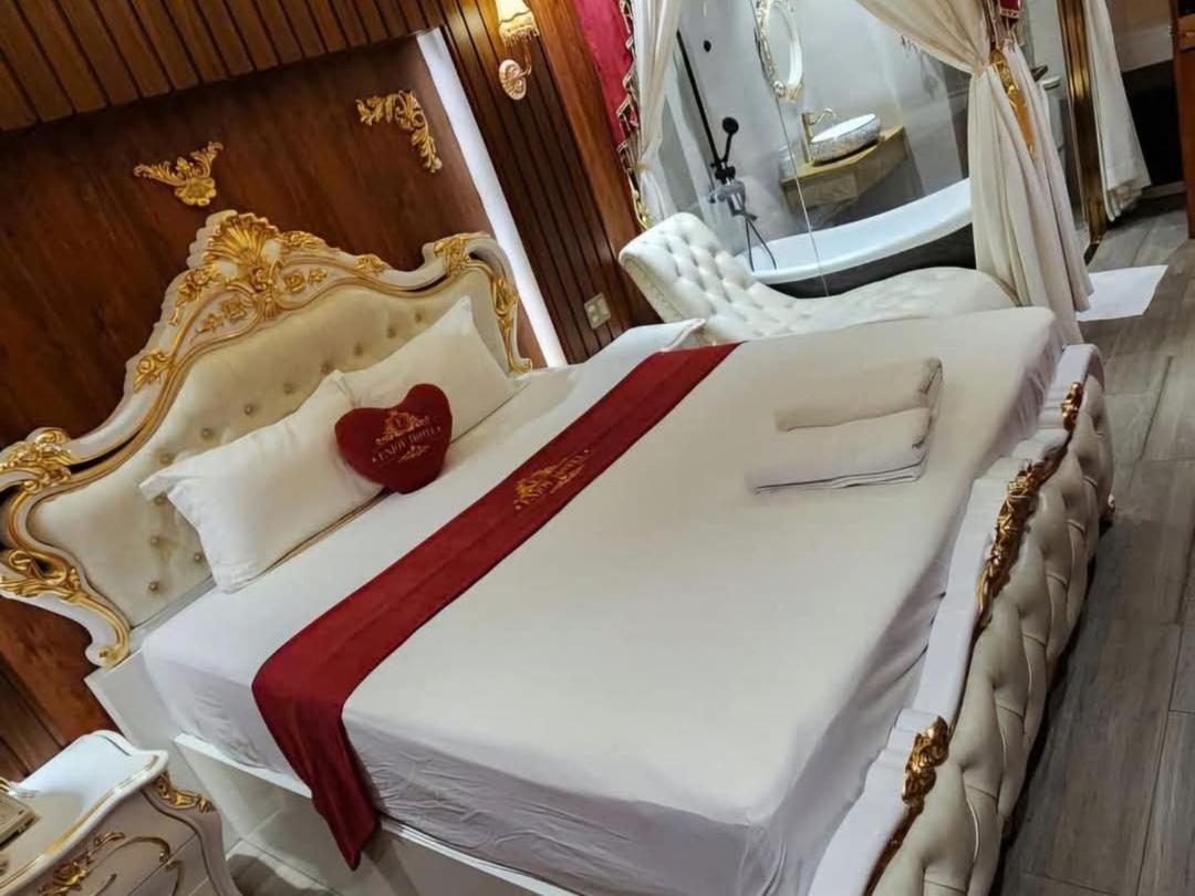 Rosa Love hotel *