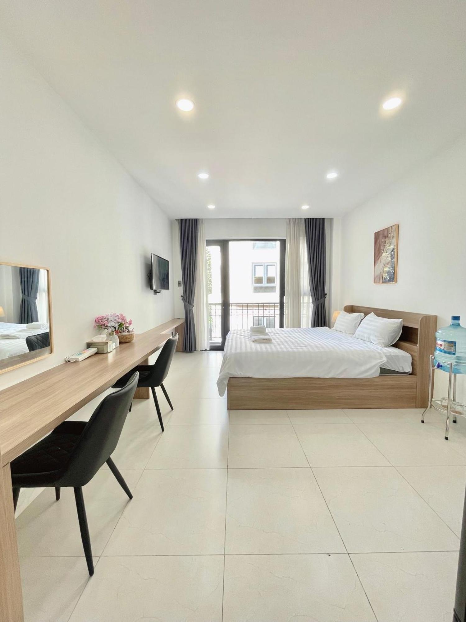 302 Modern With Balcony & Kitchen Apartment Ho Chi Minh City