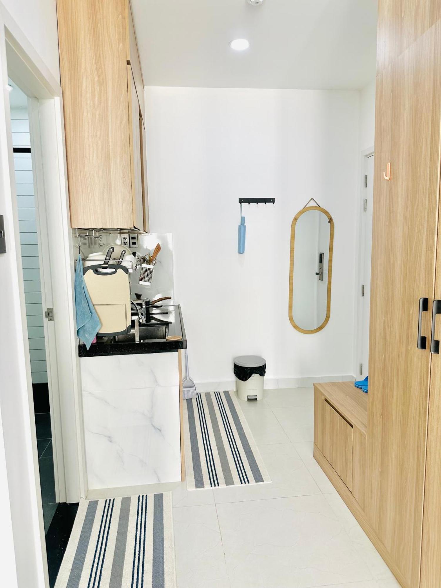 Apartment 302 Modern With Balcony & Kitchen *