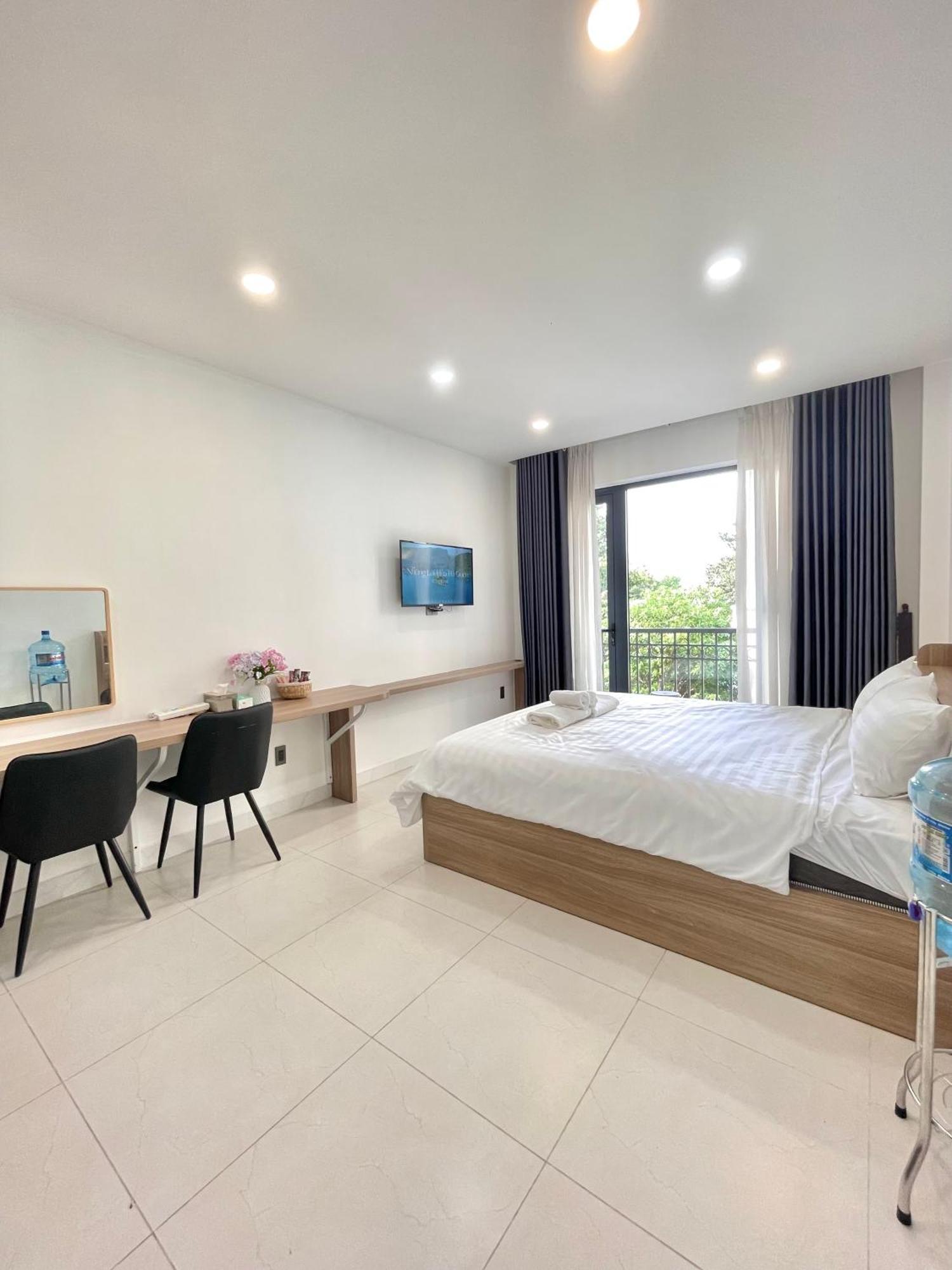 302 Modern With Balcony & Kitchen *
