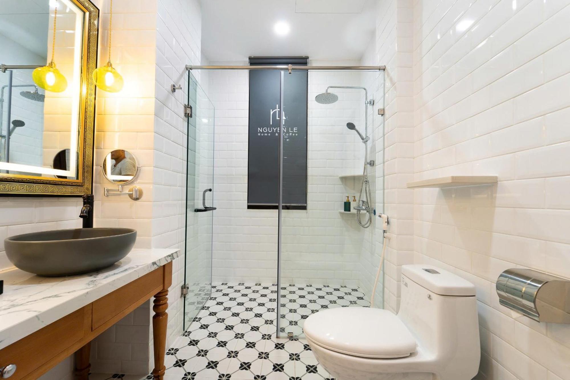 Nguyen Le & Coffee Apartment