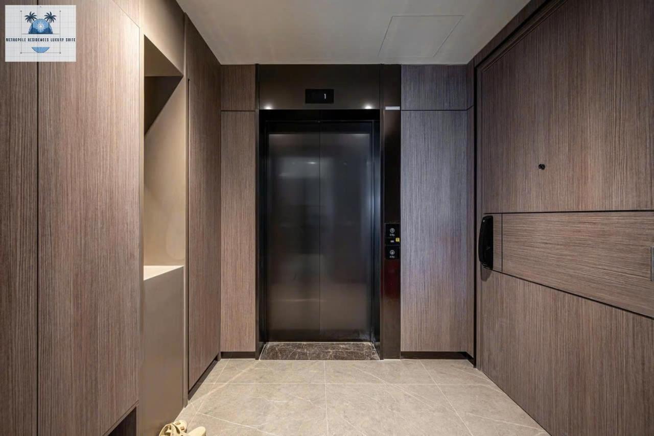 Metropole Residences Luxury Suite Apartment