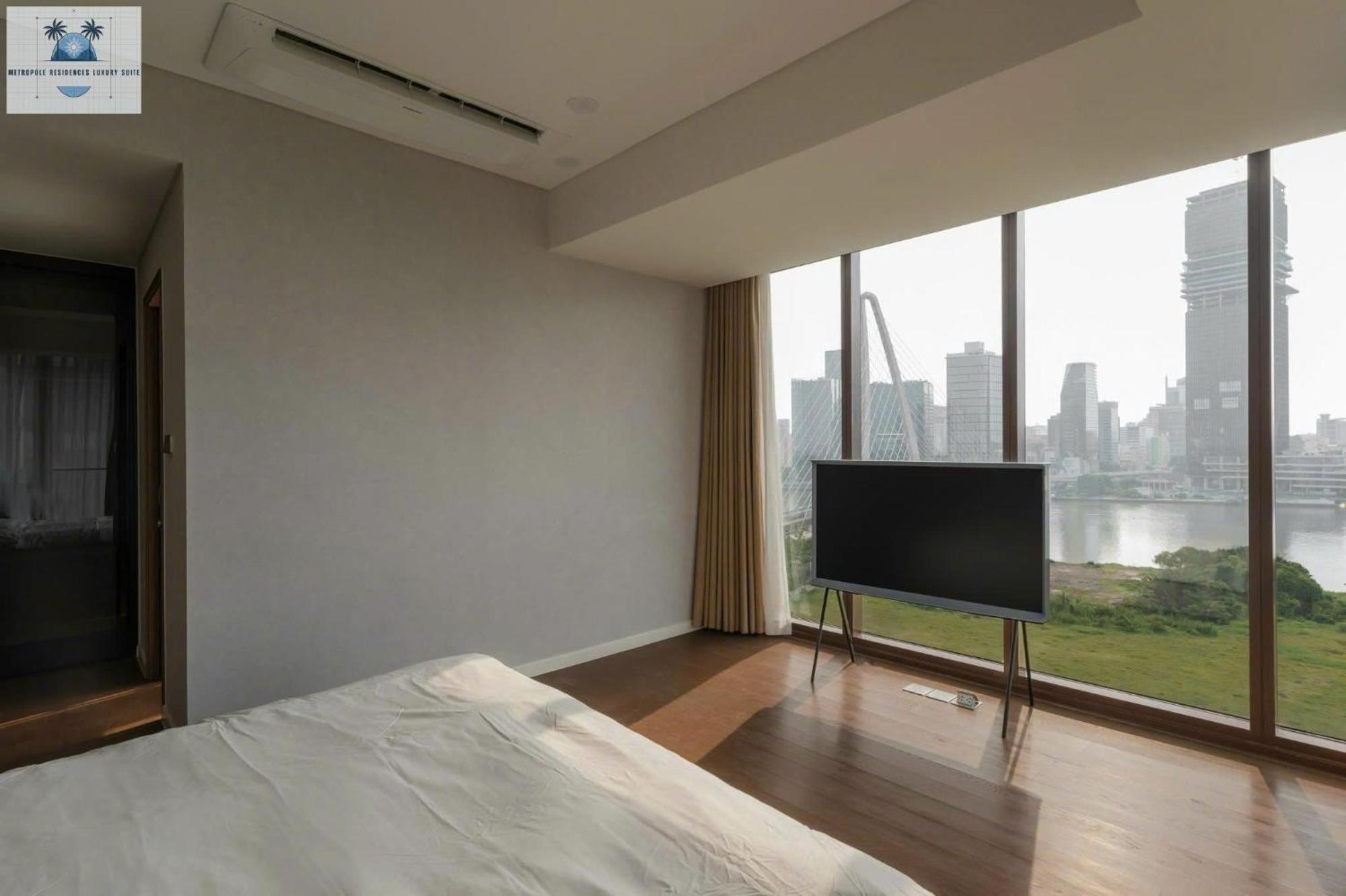 Metropole Residences Luxury Suite Apartment