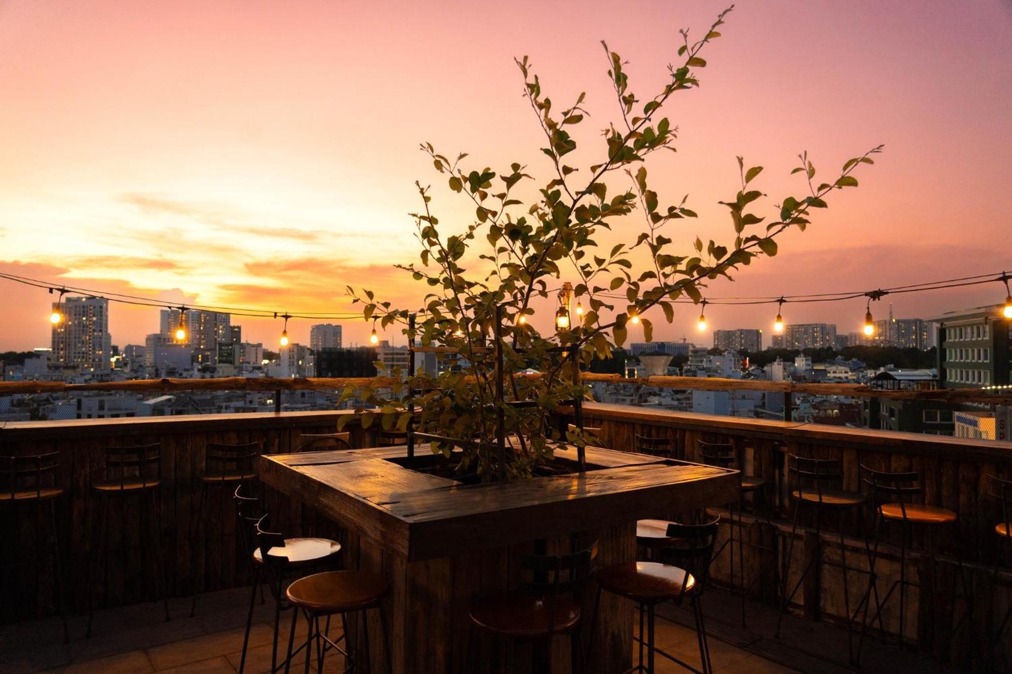 Yours - Airport Apartment