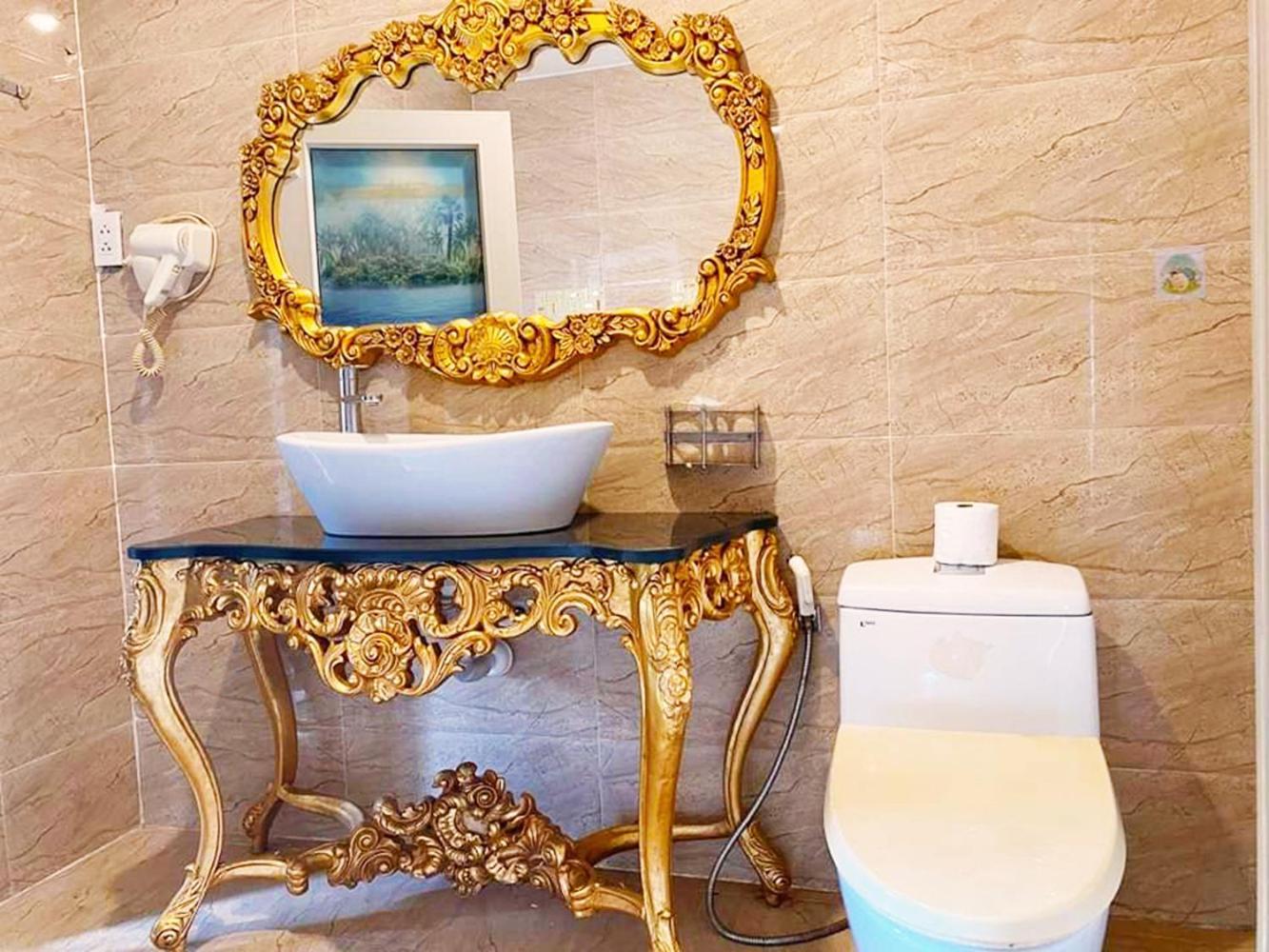 Crowne Bui Vien * Ho Chi Minh City