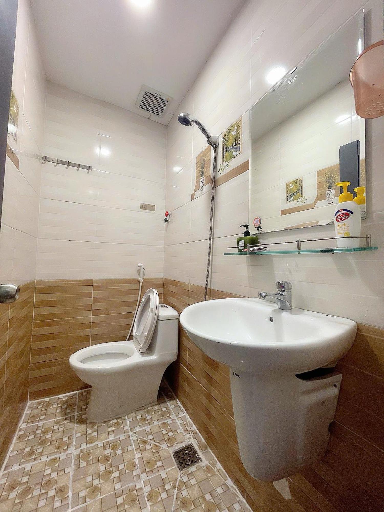 Apartment 1br Near Bui Vien Balcony & Washer 25 *