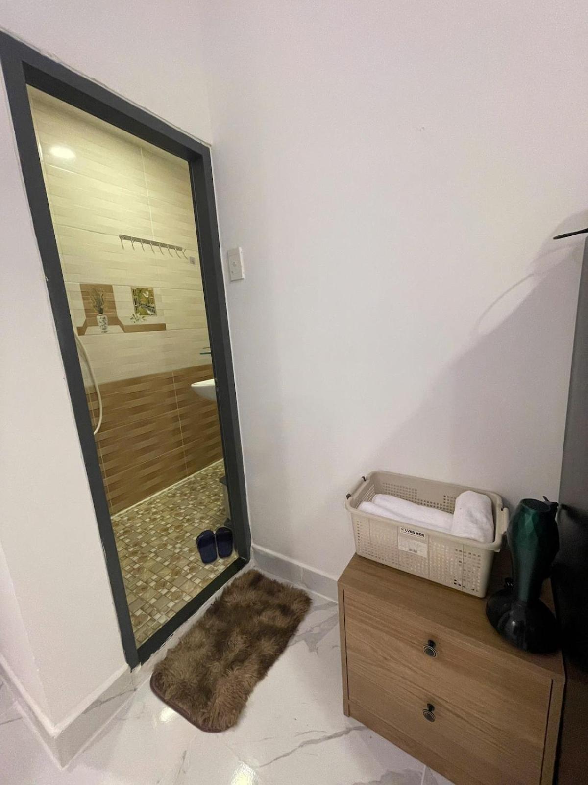 Apartment 1br Near Bui Vien Balcony & Washer 25 *