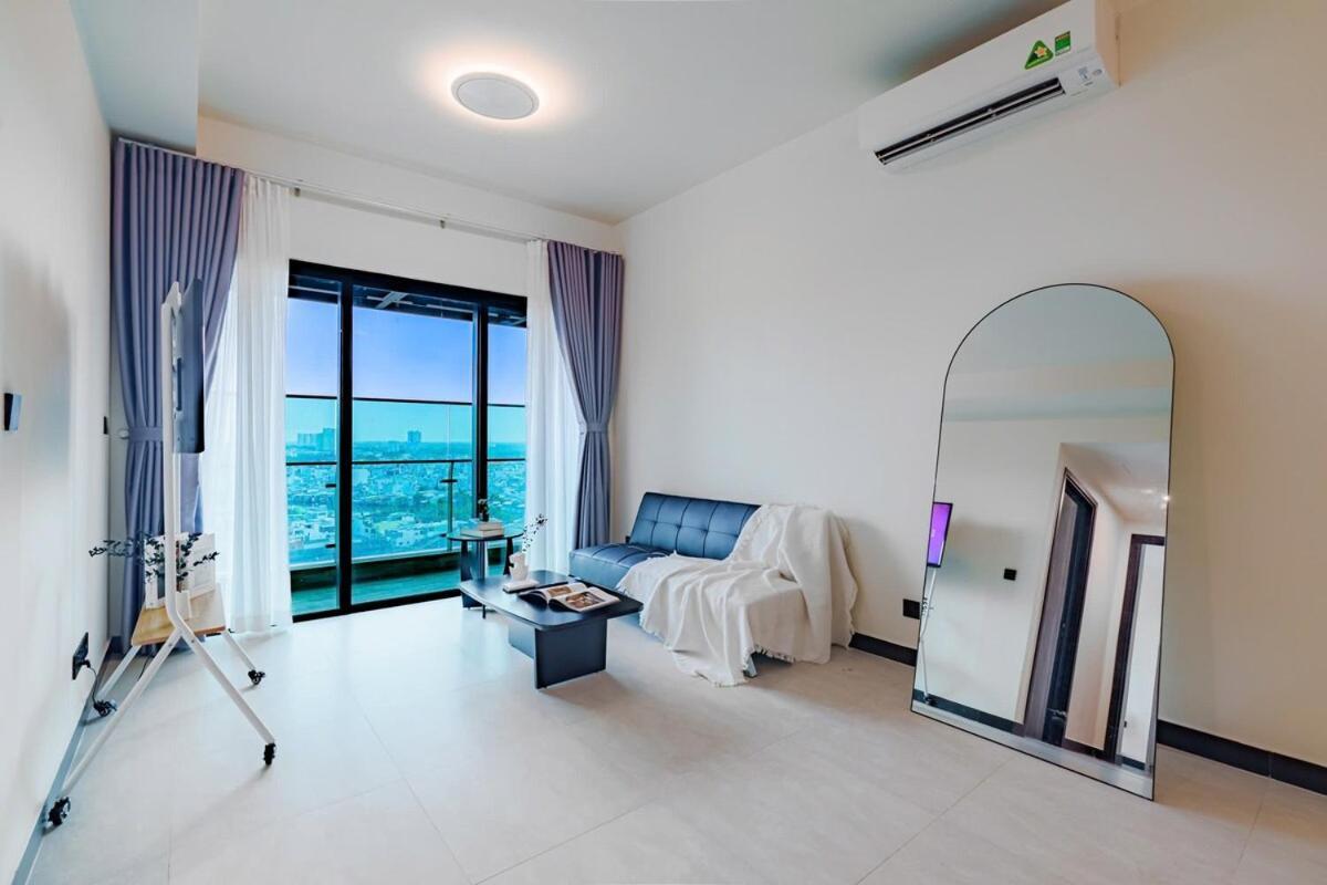 Minimal Luxury District 4 *