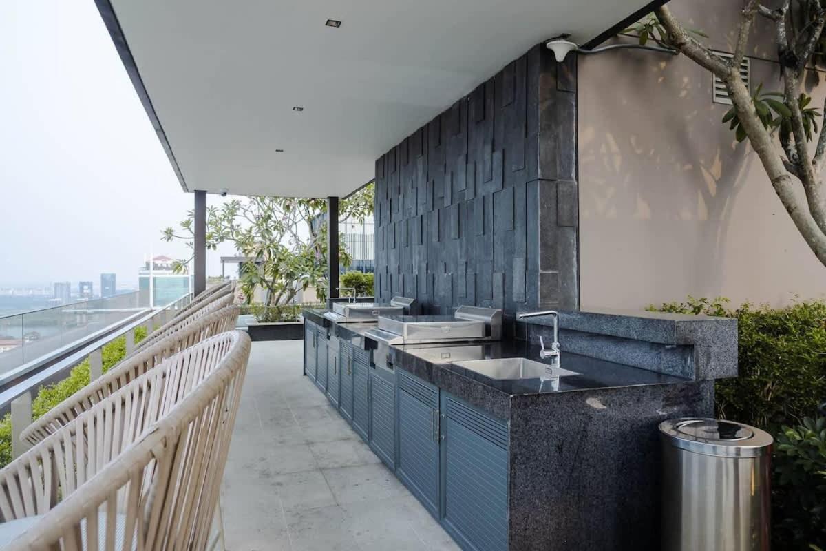 Apartment Luxury 2bd Rooftop Bar & Pool In Saigon Center