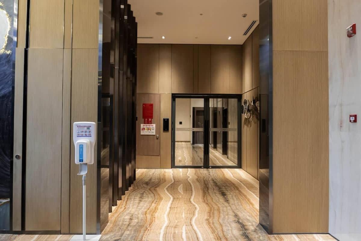 Luxury 2bd Rooftop Bar & Pool In Saigon Center * Ho Chi Minh City