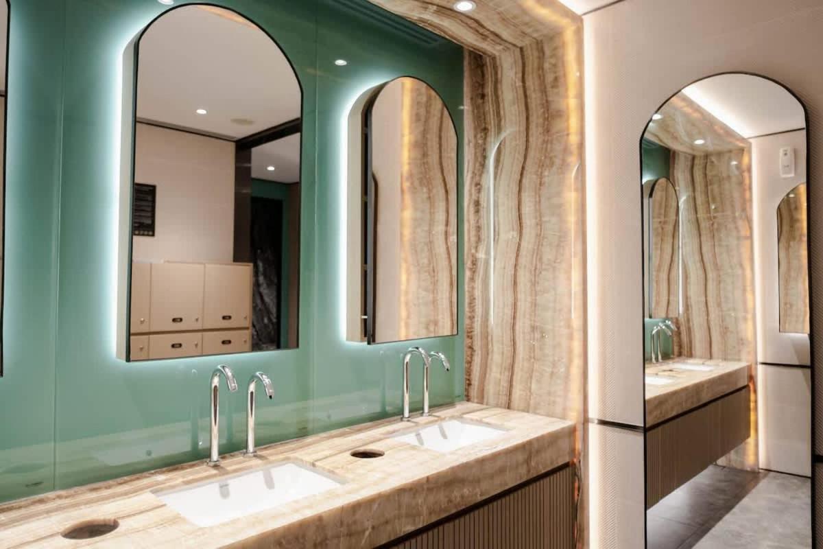 Luxury 2bd Rooftop Bar & Pool In Saigon Center Apartment *
