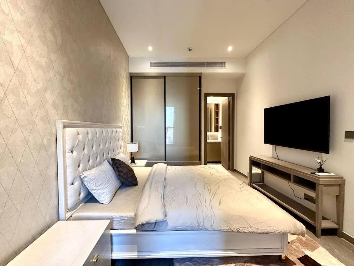 Luxury 2bd Rooftop Bar & Pool In Saigon Center
