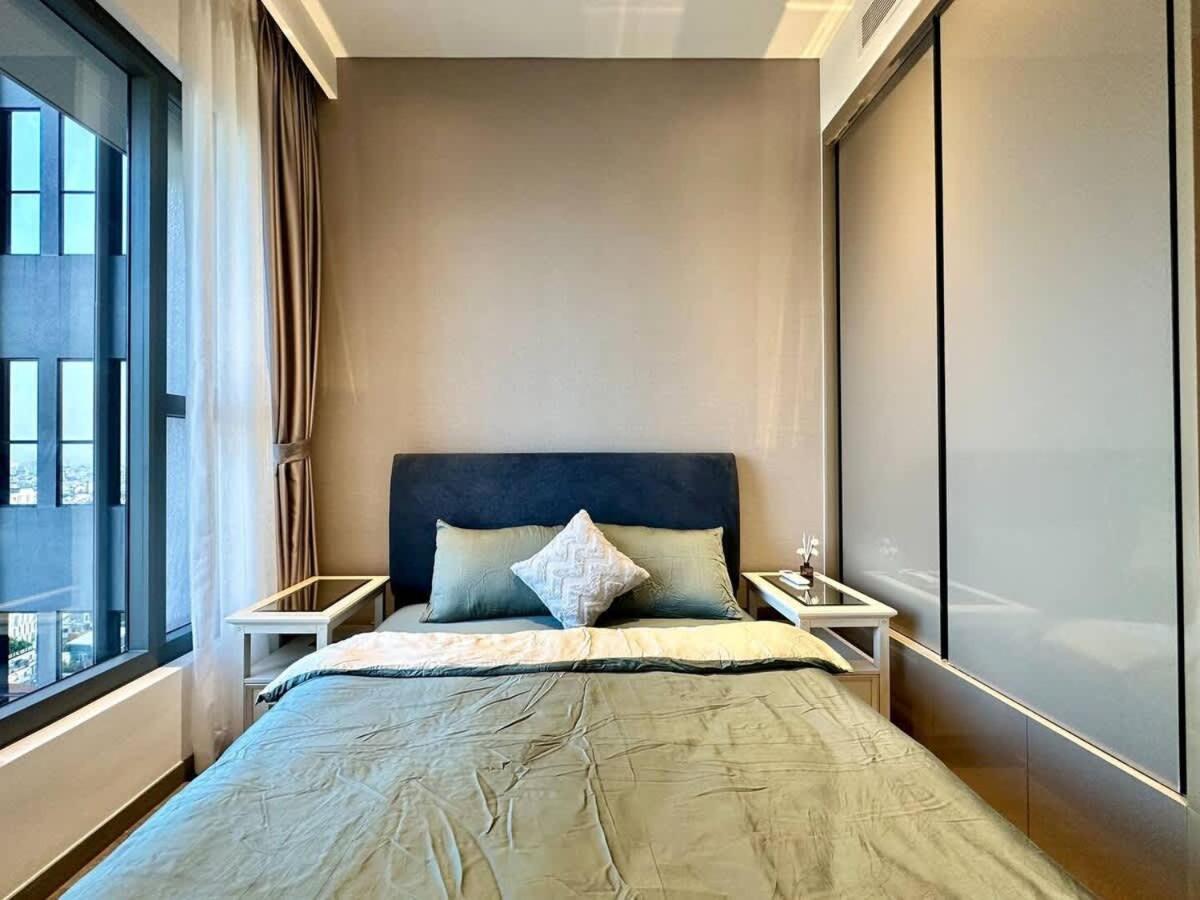 Luxury 2bd Rooftop Bar & Pool In Saigon Center Apartment