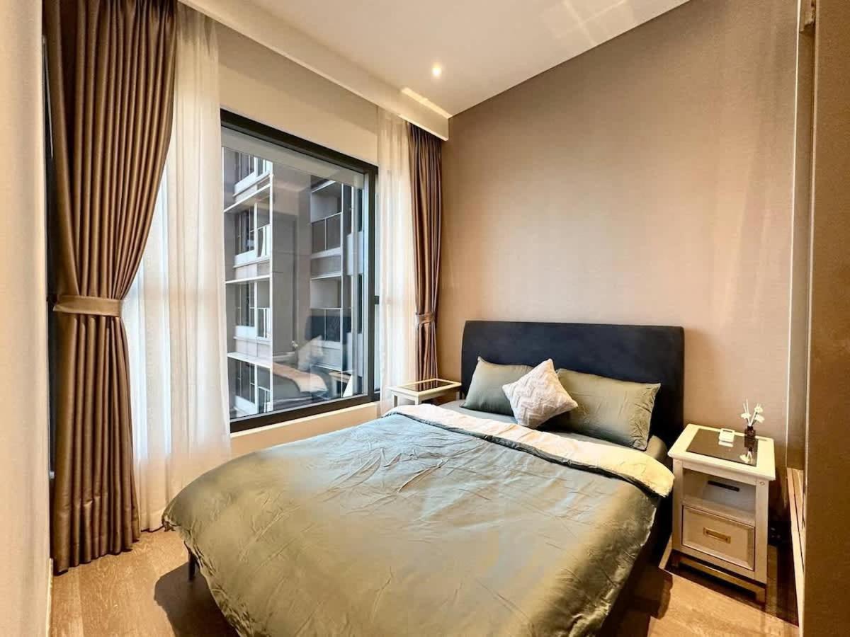 Luxury 2bd Rooftop Bar & Pool In Saigon Center Apartment *