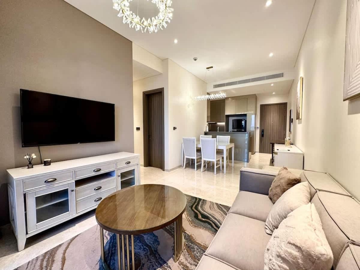 Luxury 2bd Rooftop Bar & Pool In Saigon Center *