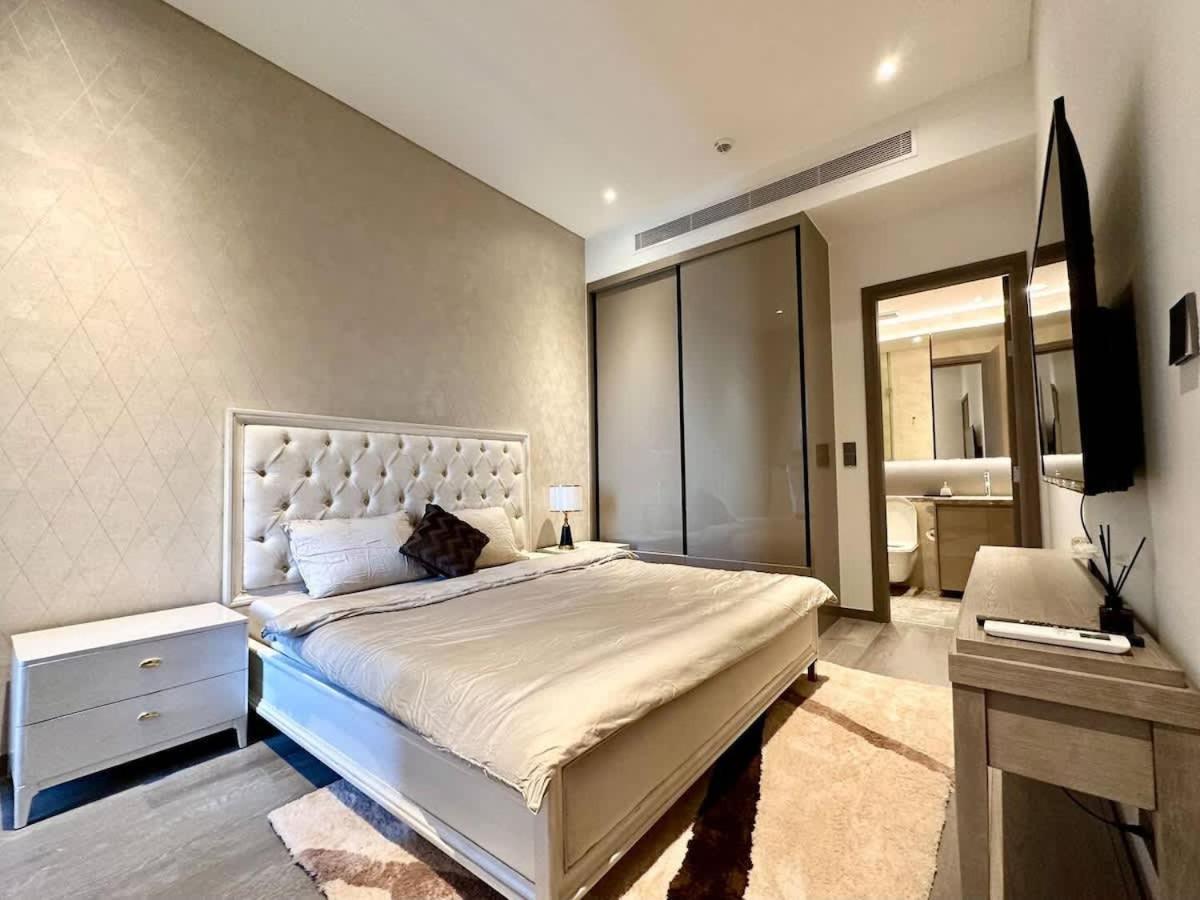 Luxury 2bd Rooftop Bar & Pool In Saigon Center *