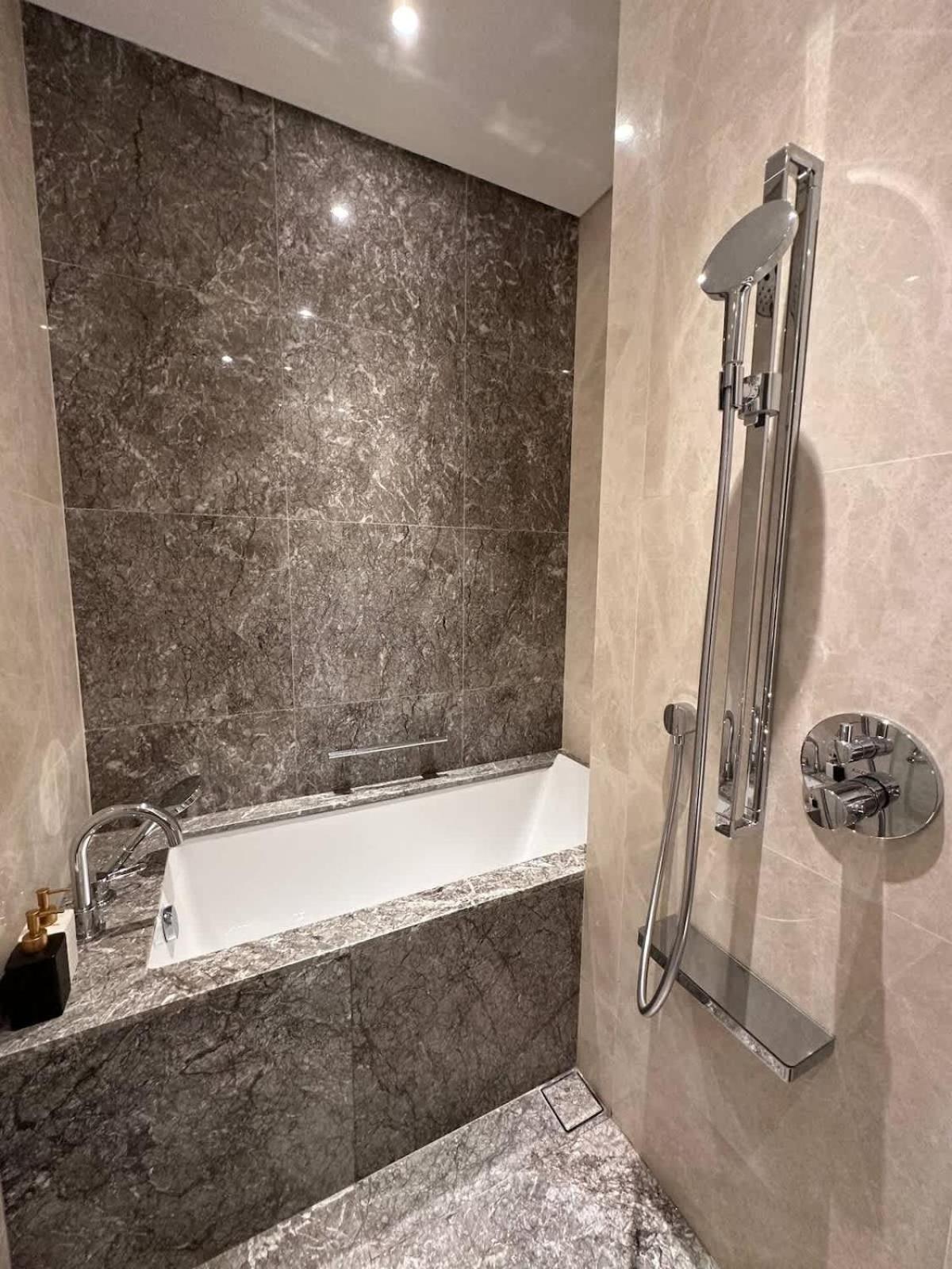 Luxury 2bd Rooftop Bar & Pool In Saigon Center