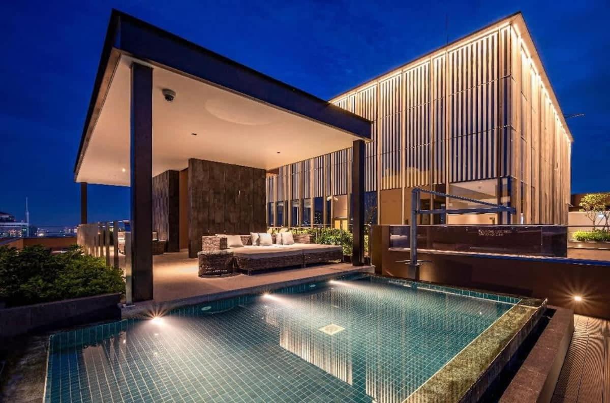 Luxury 2bd Rooftop Bar & Pool In Saigon Center *
