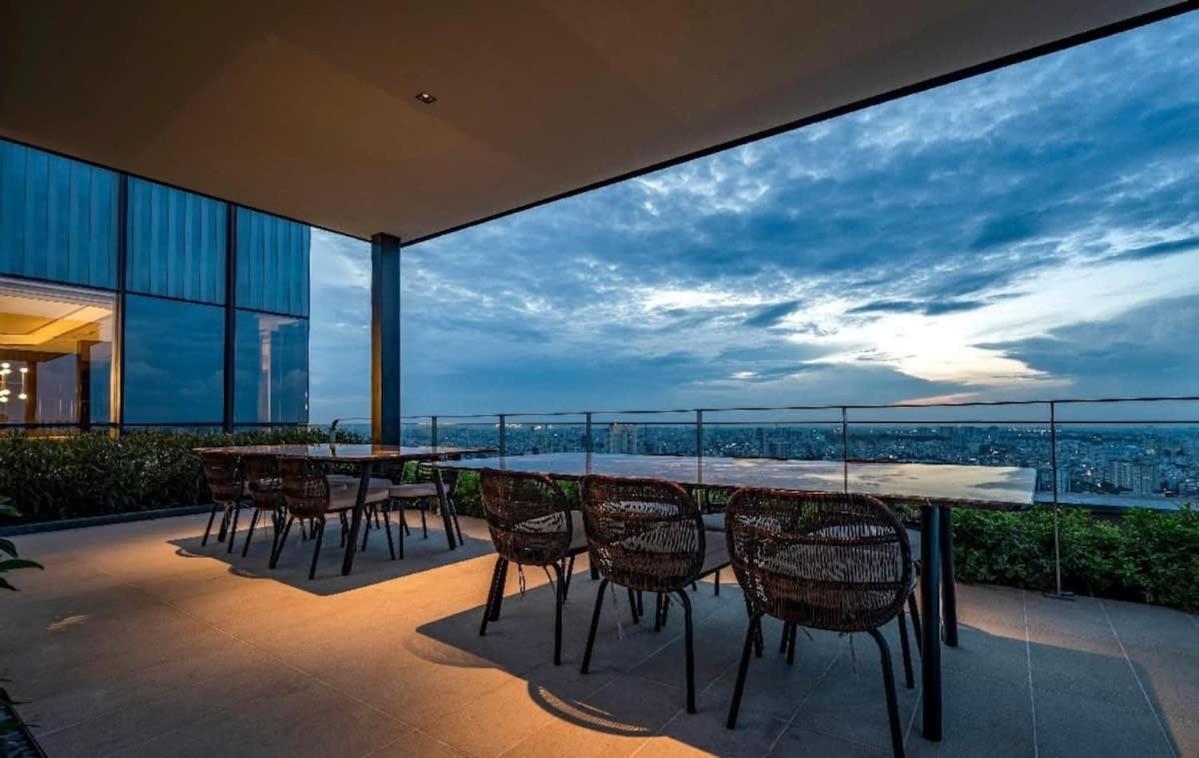 Luxury 2bd Rooftop Bar & Pool In Saigon Center Ho Chi Minh City