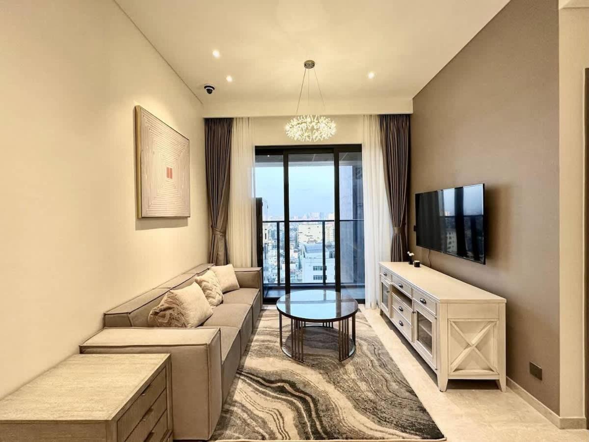 Luxury 2bd Rooftop Bar & Pool In Saigon Center Apartment