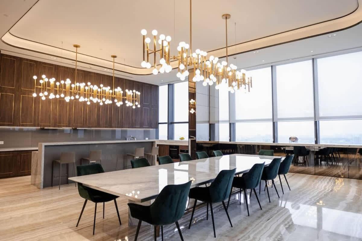 Apartment Luxury 2bd Rooftop Bar & Pool In Saigon Center